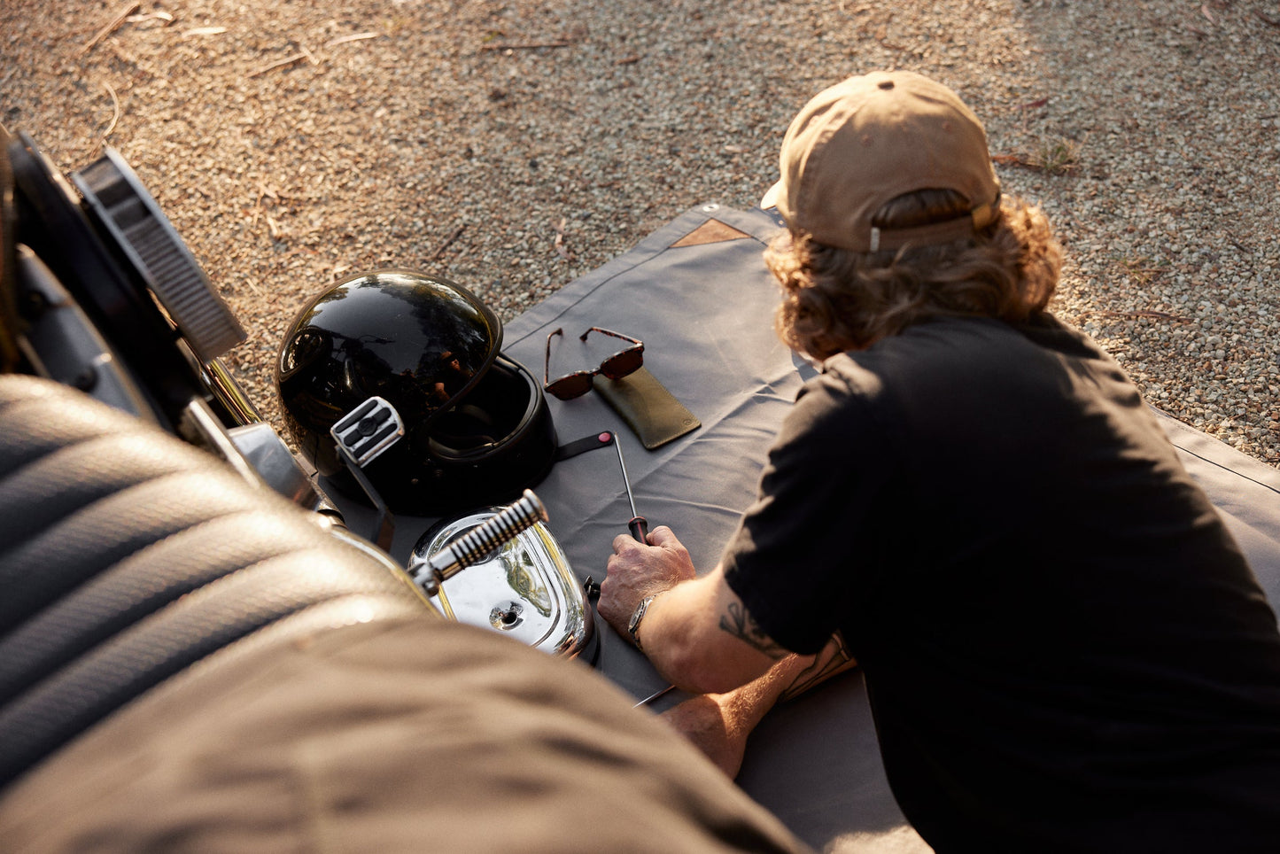 Canvas field rug / ground mat in storm grey | READY TO SHIP WITHOUT LEAD TIME.
-> View full range of field rugs
Australian made, no-compromise outdoor field rug / utility blanket. Built in Australia from Aus | Canvas field rug / ground mat - Kohutt™ | Borne of the Sea