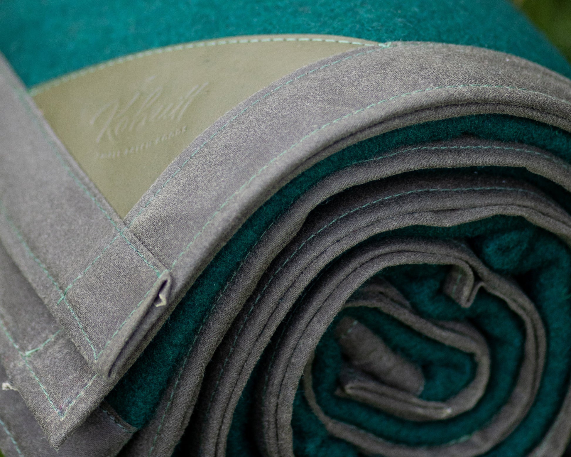 LIMITED EDITION: Oilskin canvas & wool blanket in forest green